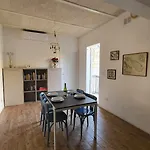 Cozy 2 Bedroom Maisonette