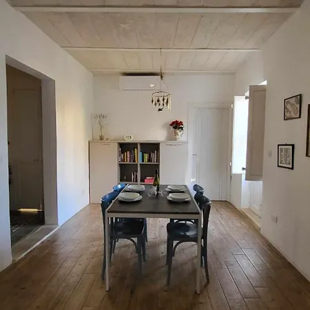 Cozy 2 Bedroom Maisonette *