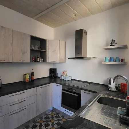 Cozy 2 Bedroom Maisonette *