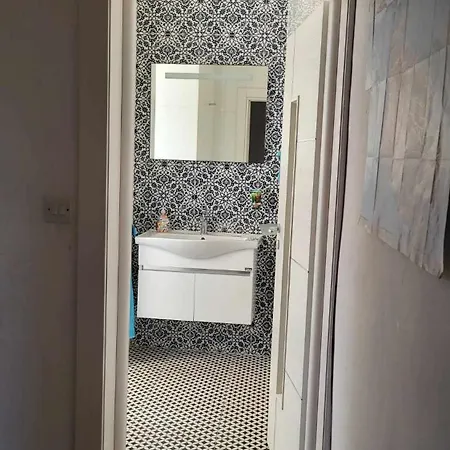 Cozy 2 Bedroom Maisonette