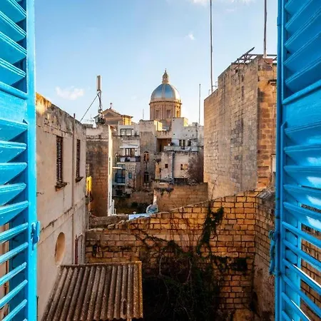 Cozy 2 Bedroom Maisonette *