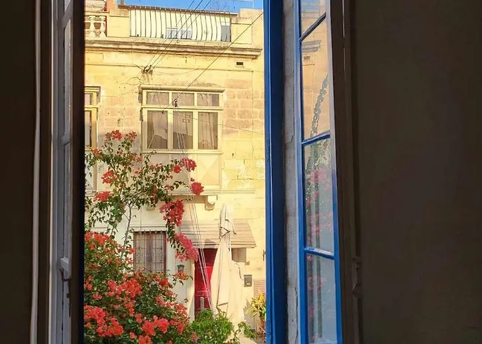 Cozy 2 Bedroom Maisonette *