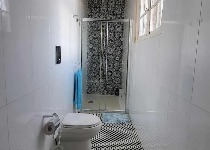 Cozy 2 Bedroom Maisonette Apartman *