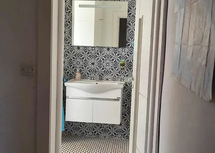 Cozy 2 Bedroom Maisonette