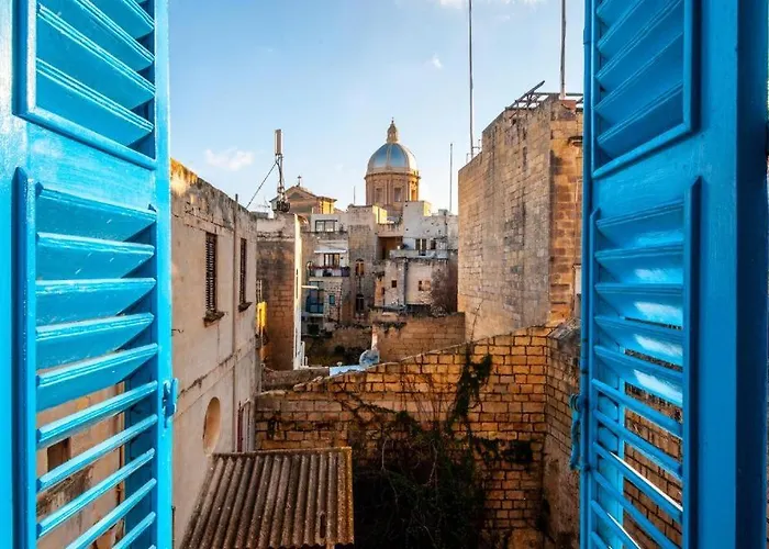 Cozy 2 Bedroom Maisonette *