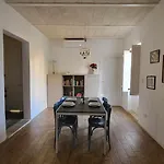 Cozy 2 Bedroom Maisonette *