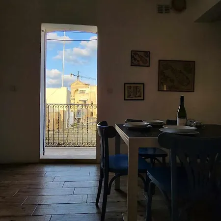 Apartment Cozy 2 Bedroom Maisonette