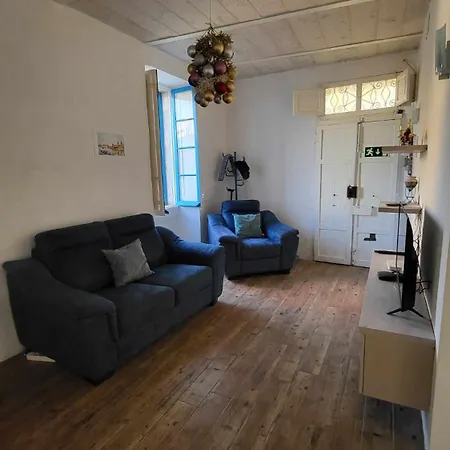 Apartment Cozy 2 Bedroom Maisonette *