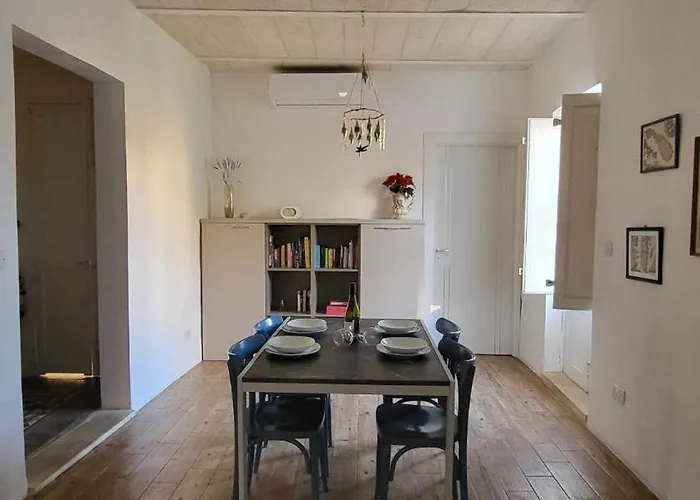 Cozy 2 Bedroom Maisonette *